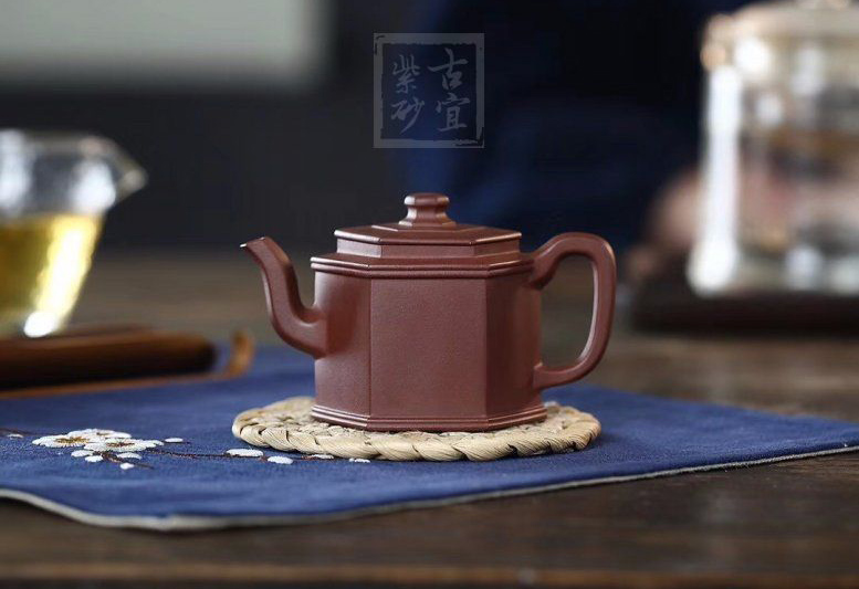 《小六方納?！? style=